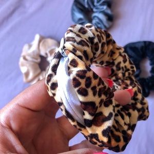 Hidden Pocket Scrunchie- Leopard